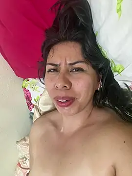 Loresquirt live cam on StripChat
