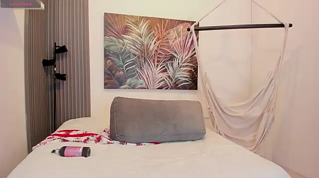 Roxy_Jade live cam on StripChat
