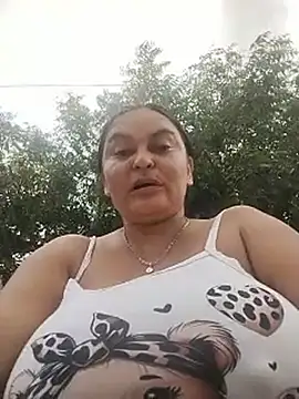 Horny-Mommy-Dirty webcam