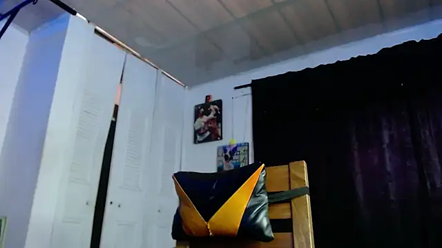 Adam_Hudsond webcam