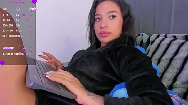 lillielover16 live cam on StripChat