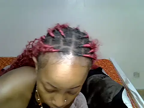 PetiteNoirrr webcam