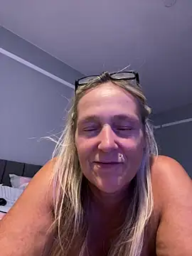 Blondnboujee53