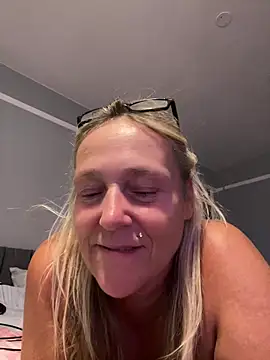 Blondnboujee53