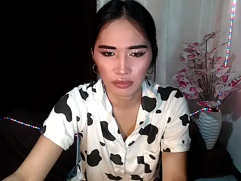 urasiankylie (T teen) - TAKE ME IN PVT AND LET MAKE CUM