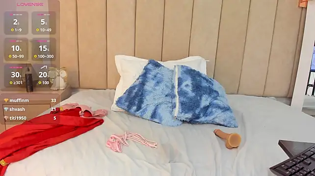 shaliny_ (F milf) - striptease