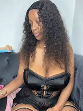 teddy04xxx (F teen) - Take a walk naked around the yard