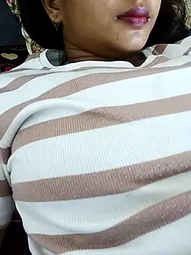 avii5 (F young) - Showing saree look