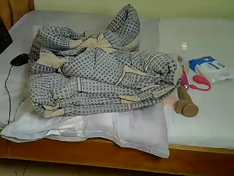 Pearl_petite webcam