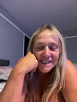 Blondnboujee53