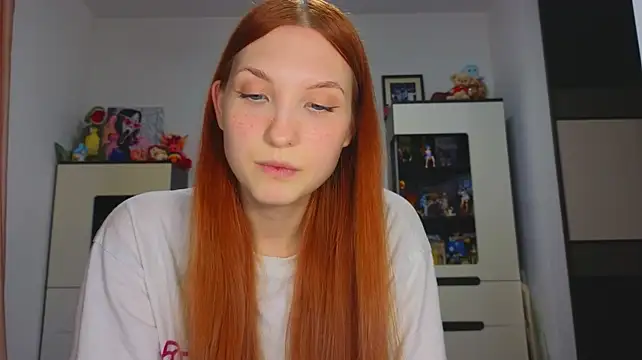 olivia_ridd (F young) - play with dildo on my tits