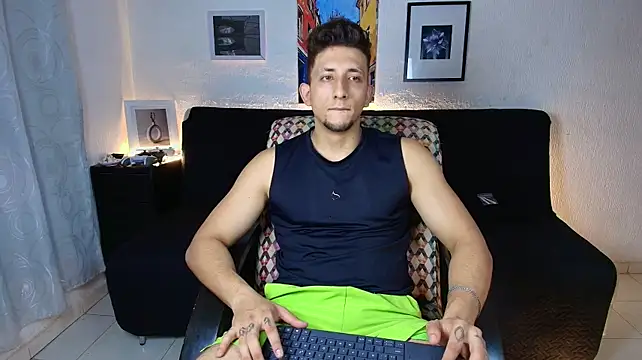 SR_EMILIOCUM live cam on StripChat
