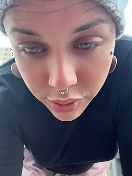 Modelo: alicetgirlbr