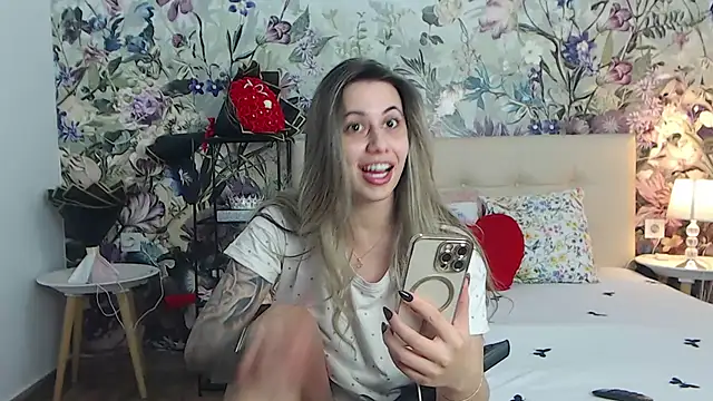RoseDiamond06 live cam on StripChat