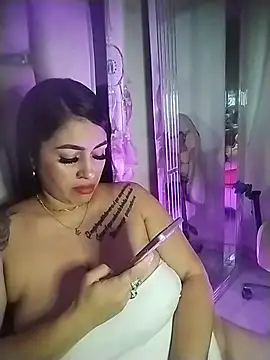 chelaqueen_ live cam on StripChat