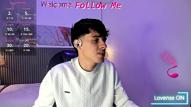 Dyla_n18 live cam on StripChat