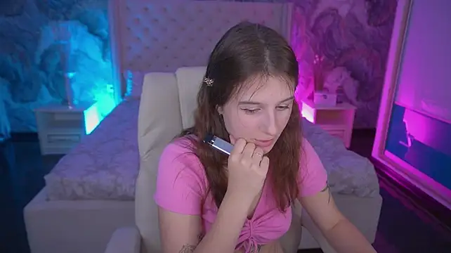 VikVikLove webcam
