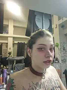 whatevaandissues live cam on StripChat