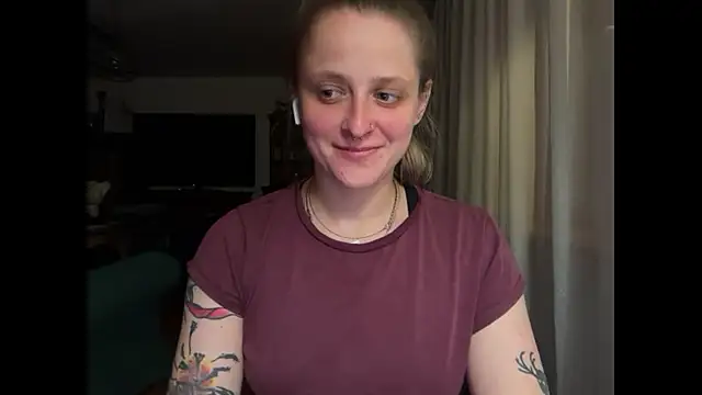 LeaWetGirl webcam