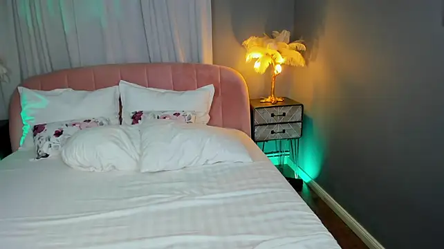 AmedeeaBanks captura da sala ao vivo na Stripchat