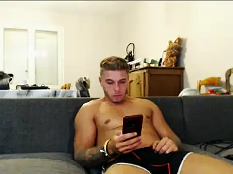 Elkafit28 live cam on StripChat
