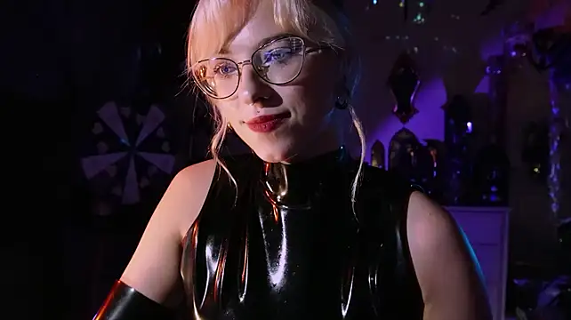 scarlett_wanner (F young) - latex stockings on nylon!