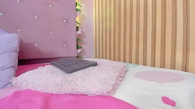 lovely__kiss__ webcam