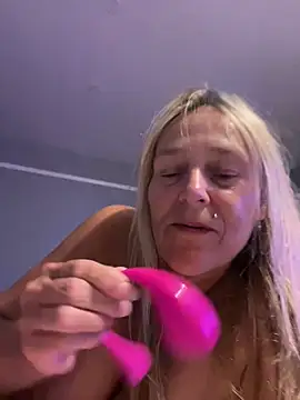 Blondnboujee53