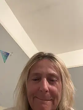 Blondnboujee53