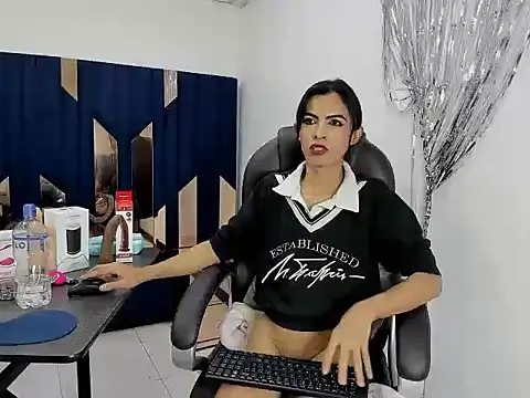 Aisha_hotts777 live cam on StripChat