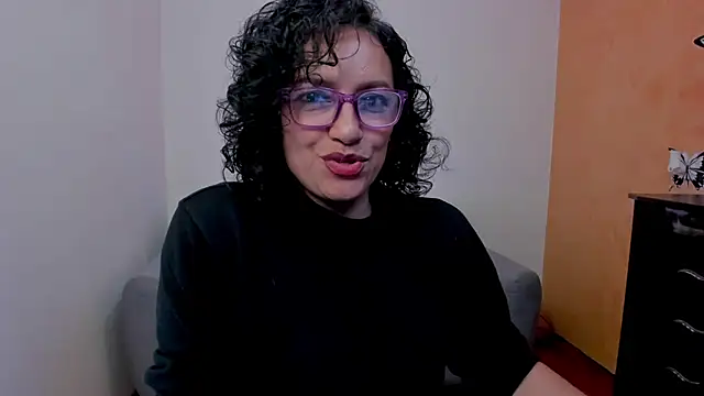 scarlet_wet live cam on StripChat