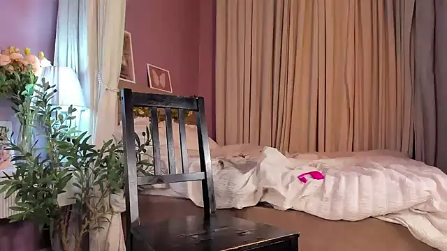 Dearly_Emily live cam on StripChat