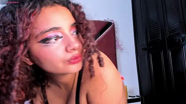 Dahlia_rossee live cam on StripChat