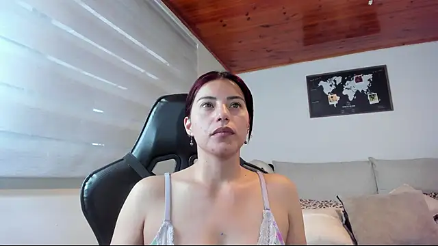 Arenne_rouse live cam on StripChat