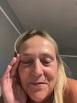 Blondnboujee53