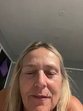 Blondnboujee53
