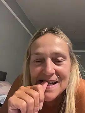 Blondnboujee53
