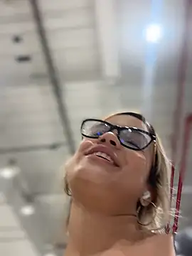 Alisha-Bond webcam