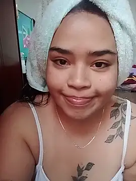 Violett_Cinnamon webcam