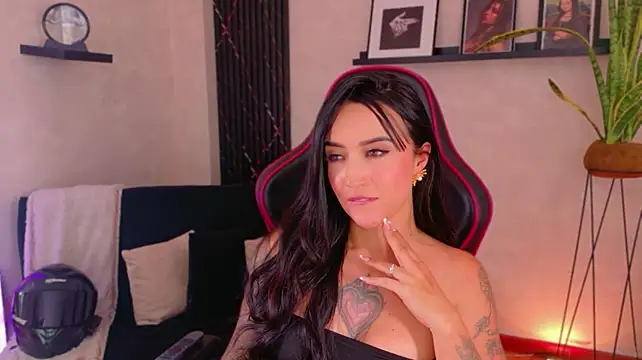 EmmyEvans1 live cam on StripChat