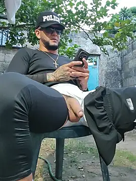 pighighdirty_p0 (M young) - Looking to smoke with so TLG @kike_pig10