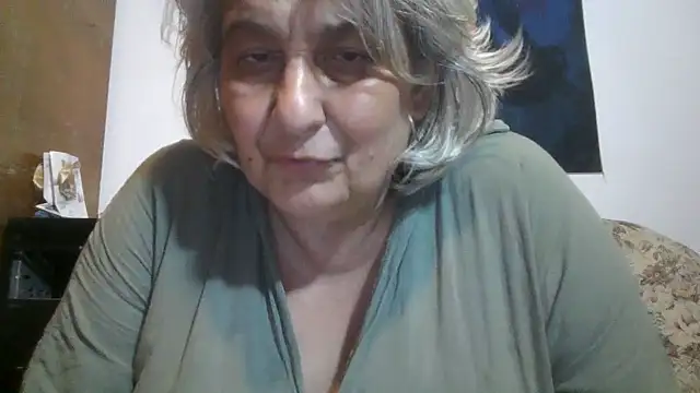 ExquisiteMature live cam on StripChat