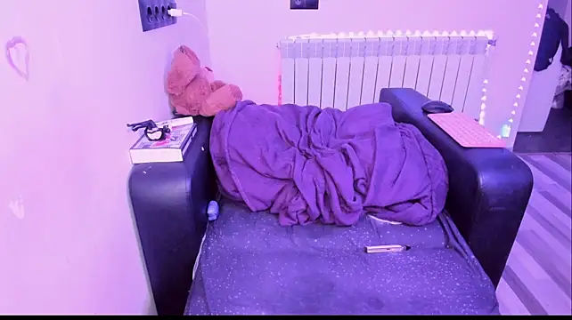 Lyricca live cam on StripChat