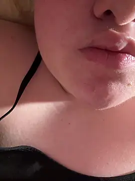 alicebassiofficial webcam