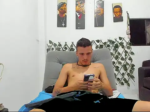 Latins_Boss live cam on StripChat