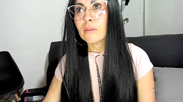 Tania_mature live cam on StripChat