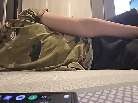 nexusliving (M twink) - Tirar a camisa