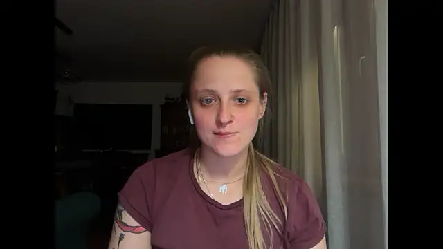 LeaWetGirl webcam