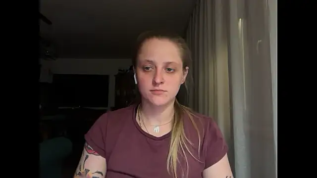 LeaWetGirl webcam