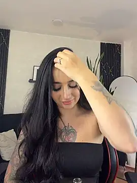 EmmyEvans1 live cam on StripChat